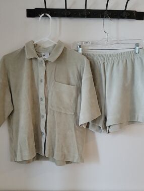 H&M Button-Up Short Set